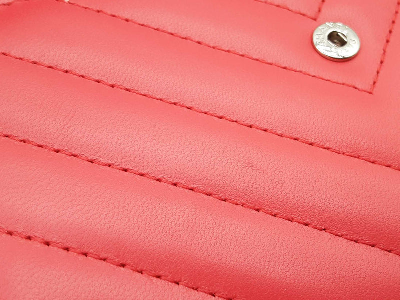 Chanel Red Chevron Quilted Leather Studded Wallet Do0625worde
