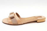 Salvatore Ferragamo Beige Patent Leather Vara Bow Slides Size 6 Eb0925lxzde