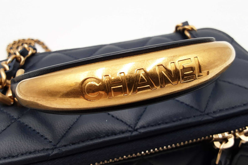 Chanel Small Top Handle Vanity In Navy Blue Matelassé Lambskin Fw1025orxzdu