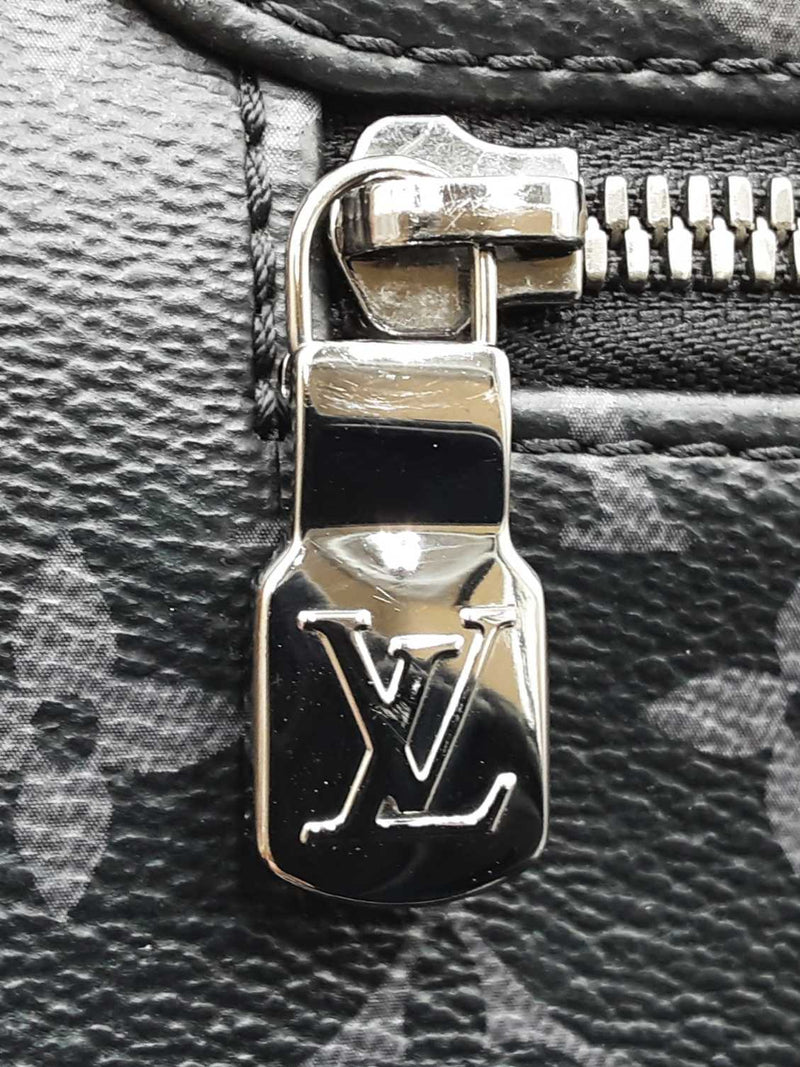 Louis Vuitton Monogram Eclipse District Mm Messenger Bag Fw0525exzdu