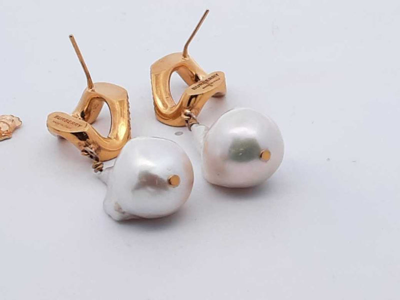 Burberry Pearl Gold Tone Dangle Earrings 20.8 Grams Eb0424crsa