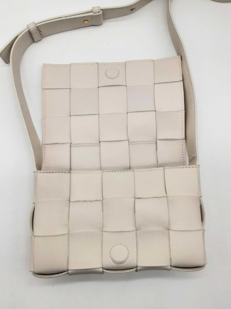 Bottega Veneta Cassette Intreccio White Leather Crossbody Bag Do0724ixzde