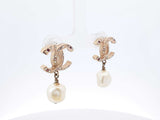 Chanel 2012 Crystal Strass & Faux Pearl Gold-tone Drop Stud Earrings Fw0826orxd7