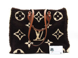 Louis Vuitton Onthego "Teddy" In Monogram Giant Shearling Fw0626llxzdu