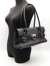 Salvatore Ferragamo Gancini Shoulder Bag In Black Leather Fw0925lordu