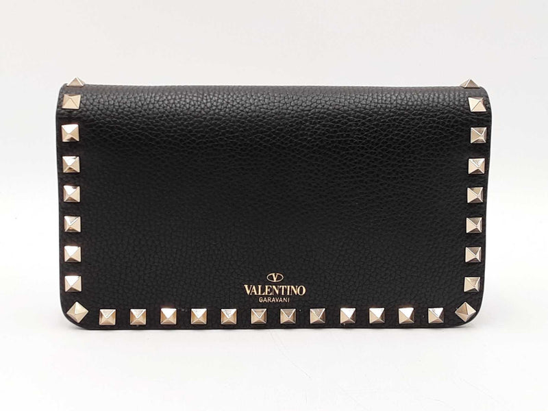 Valentino Garavani Rockstud Flap Wallet With Chain In Black Leather Fw0925pzxdu
