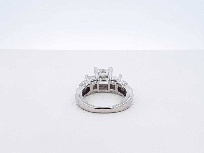 2.05 Cttw Diamond & Platinum Three-stone Ring 11.3 Grams Size 7 Fw0825lsxzdu