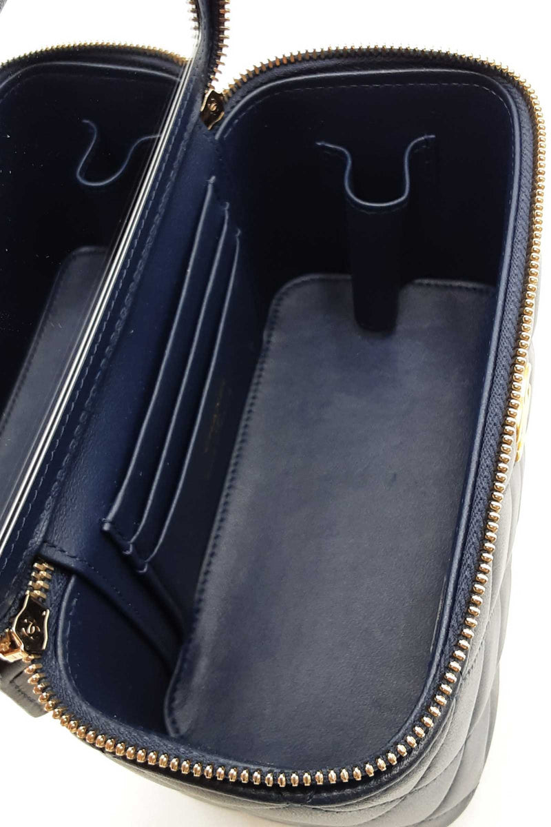 Chanel Small Top Handle Vanity In Navy Blue Matelassé Lambskin Fw1025orxzdu