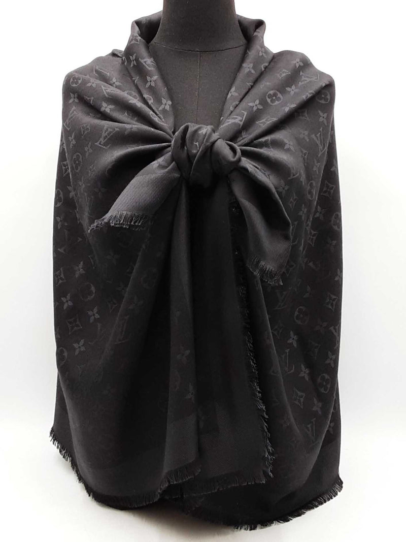 Louis Vuitton Monogram Shine Shawl In Black Silk & Wool Jacquard Fw1025wxzdu