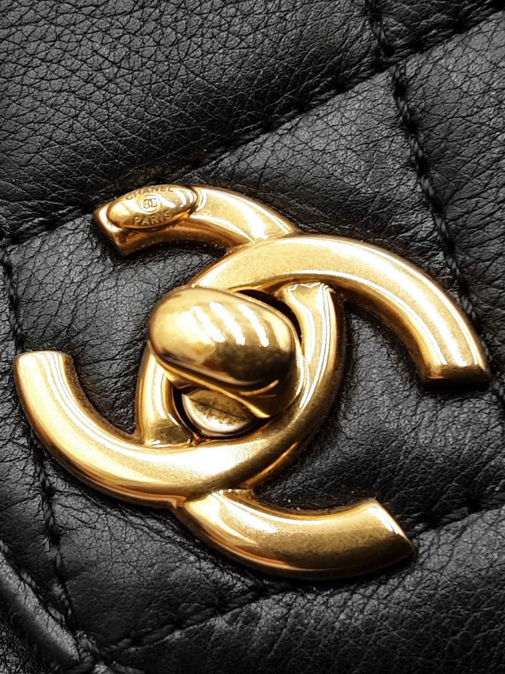 CHANEL キルティング ブラックベルト　シャンパンゴールド Chanel Envelope Flap Belt Bag In Diamond-quilted Black Leather