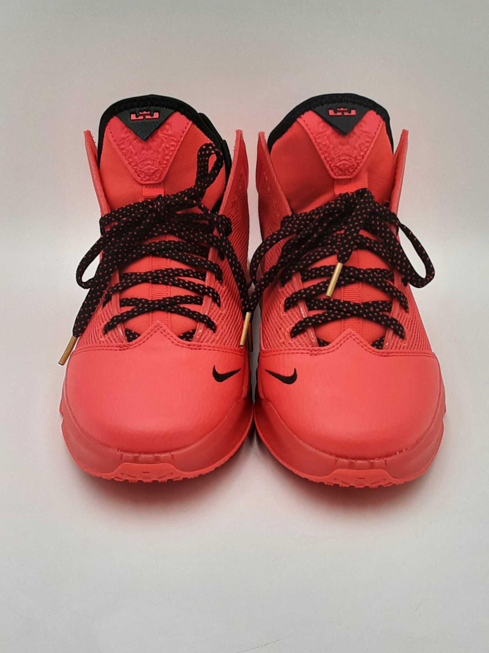 kyrie 4 shoes foot locker