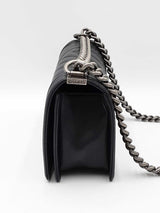 Chanel Boy Bag In Chevron V-stitch Black Caviar Leather Fw1224wxzx