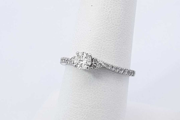 0.63ctw Diamond Ring In 14k White Gold 2.5 Grams Size 7 Eb0925lexdu