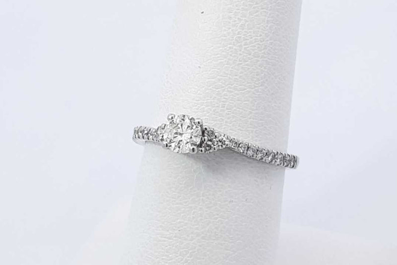 0.63ctw Diamond Ring In 14k White Gold 2.5 Grams Size 7 Eb0925lexdu