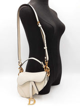 Christian Dior Small Saddle Bag In Craie Grained Calfskin Fw0726rxzdu