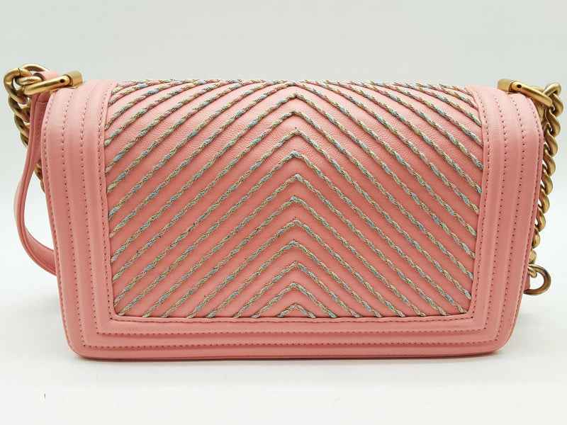 Chanel Boy Bag Pink Leather Blue Embroidered Chevron Crossbody Bag Do1024wxzxde