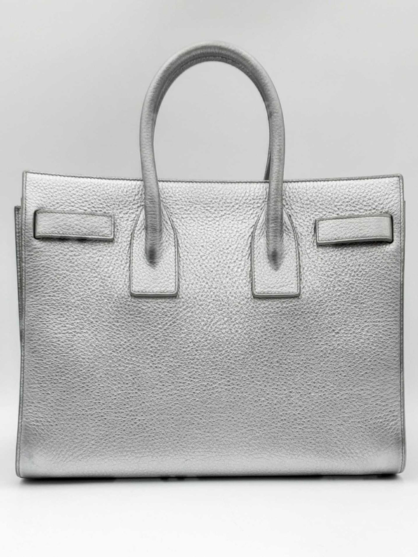 Saint Laurent シルバー メタリック ボディバッグ Saint Laurent Metallic Silver Nikki Medium Shoulder Bag | Consign