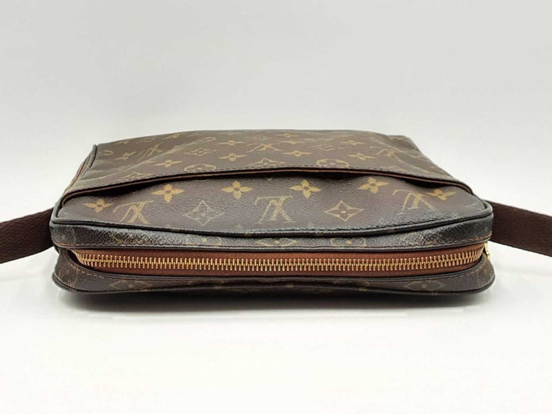 Louis Vuitton Trotteur Beaubourg Monogram Coated Canvas Messenger Bag Fw225pxzdu