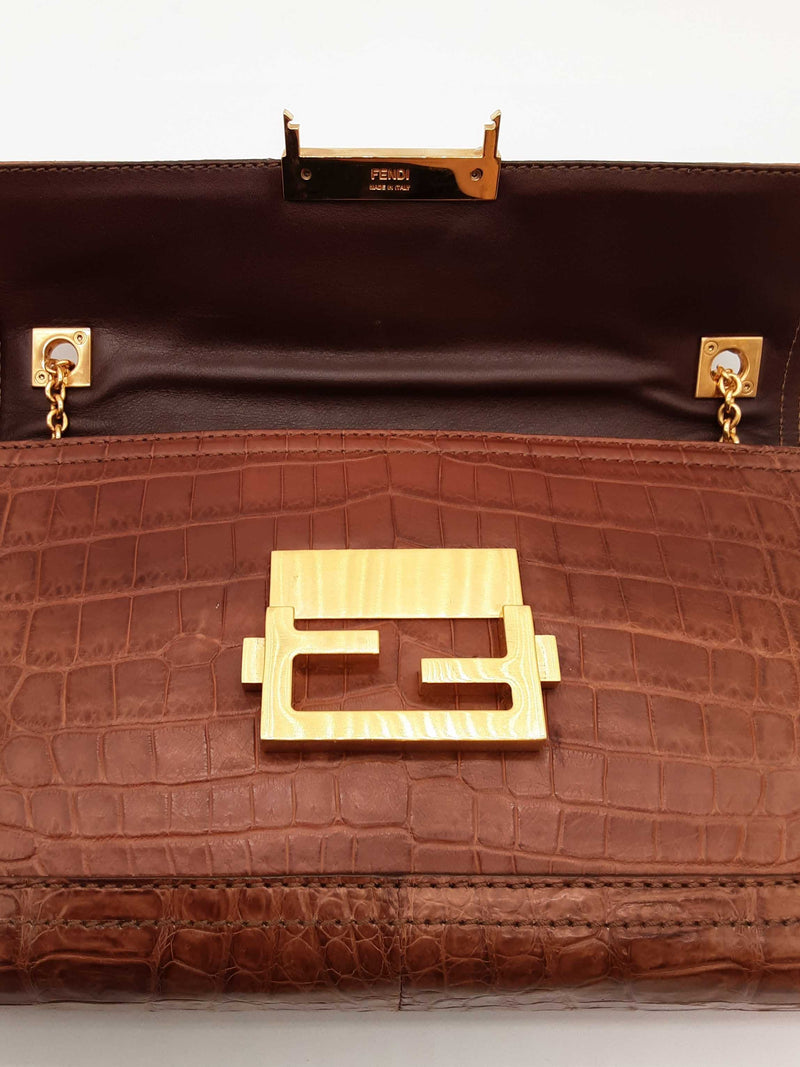 Fendi Baguette Maxi Crocodile Embossed Chain Handbag Sd0325izxzde