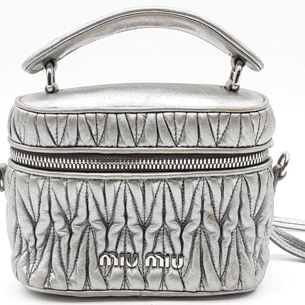 miu miu バックチャーム　シルバー d8640344-bce3-44a0-9168-