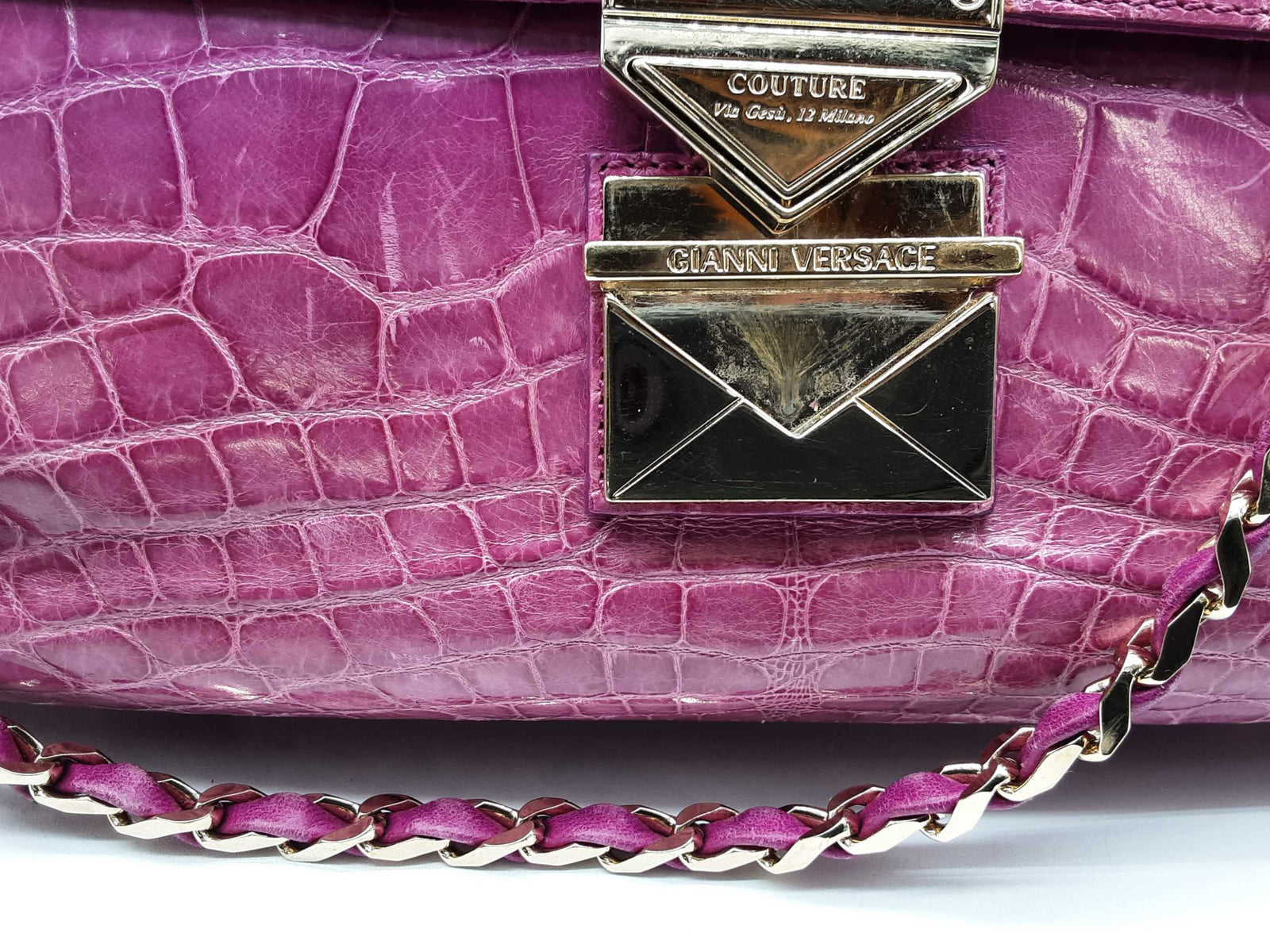 VERSACE バック 鞄 Gianni Versace Pink Crocodile Embossed Leather Shoulder Bag