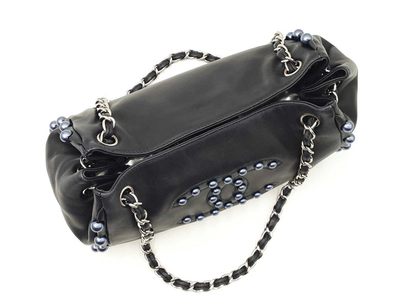 Chanel Pearl Obsession Tote Bag In Black Lambskin Fw0925lezxdu