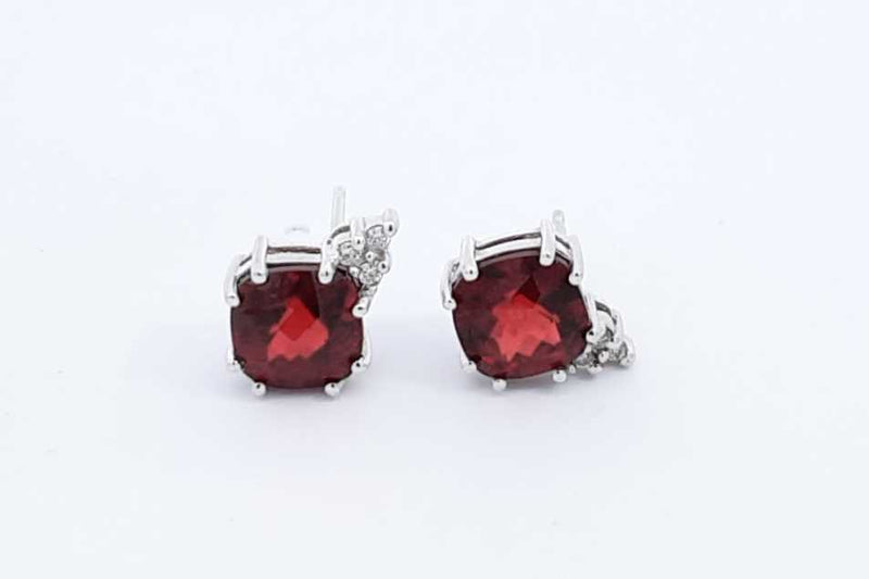 Garnet Stud Earrings In 10k White Gold 2.3 Grams Eb1124wrdu