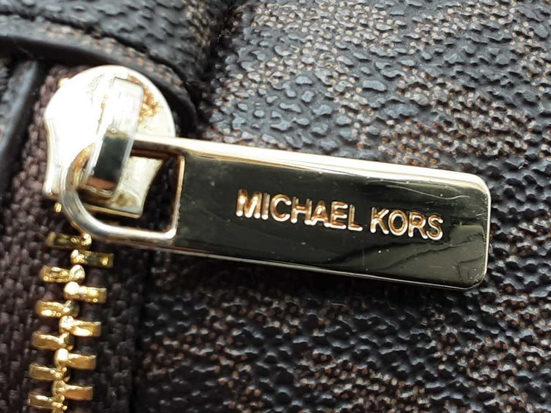 Michael Kors Aspen Colorado Travel Pouch In Signature Coated Canvas Fw0725prdu