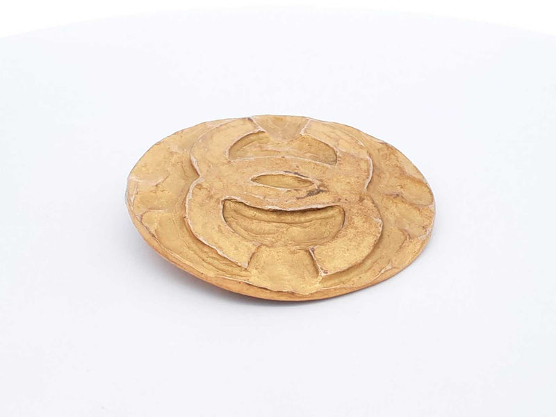Chanel Cc Logo Gold-tone Hammered Finish Brooch Fw1025lrzdu