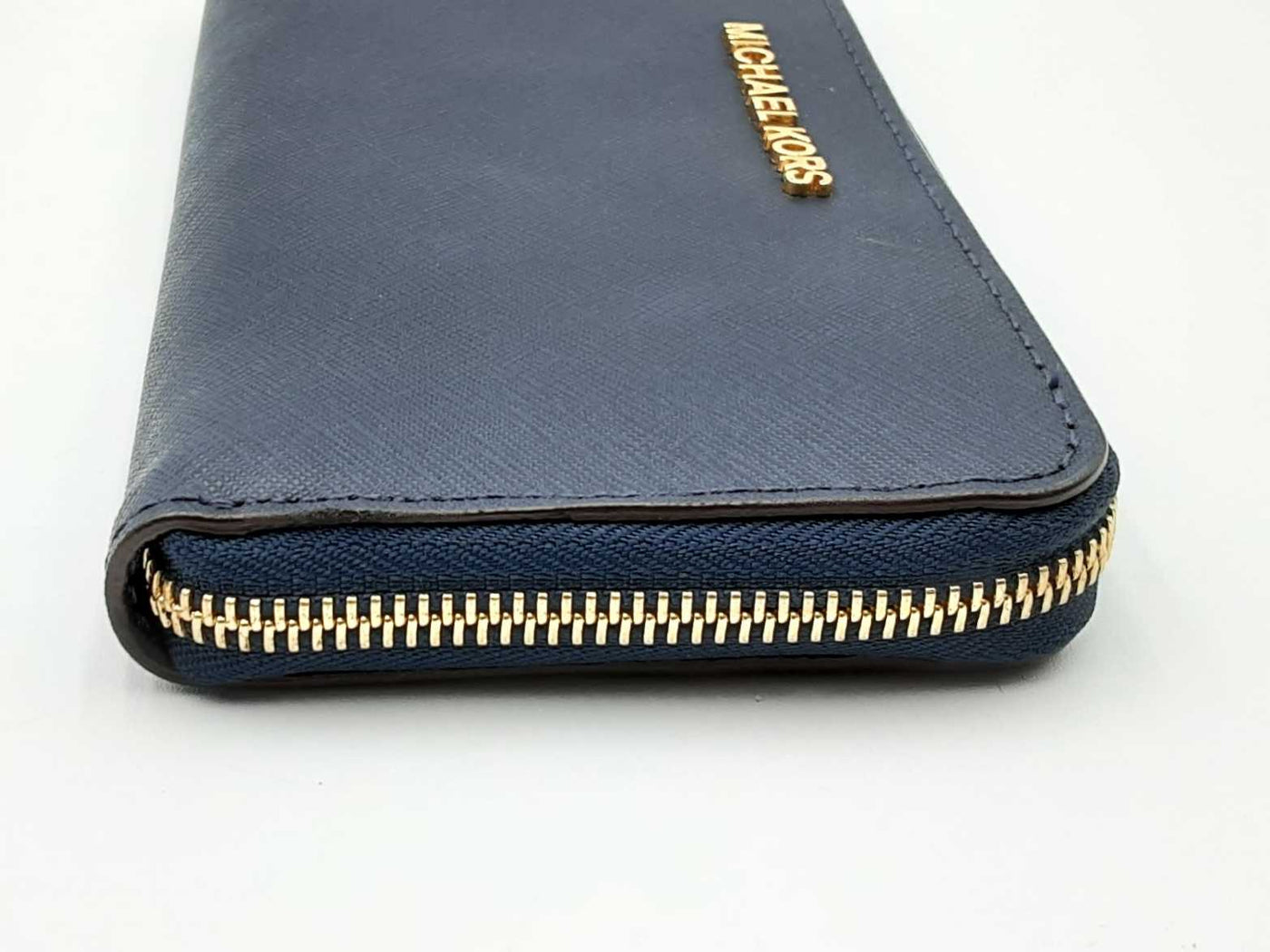 国内即発♪Michael Kors ☆ MICHAEL Ava Large Trifold Wallet Large Logo and Leather Tri-Fold Wallet | Michael Kors [US]