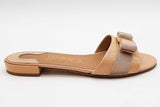 Salvatore Ferragamo Beige Patent Leather Vara Bow Slides Size 6 Eb0925lxzde