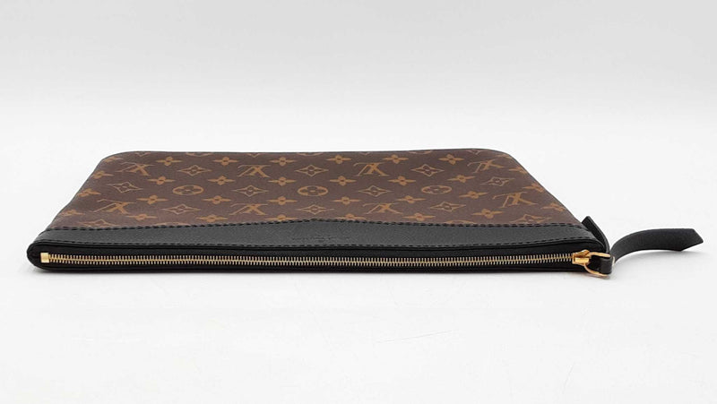 Louis Vuitton Daily Pouch In Monogram Coated Canvas & Black Leather Fw0525oxzdu