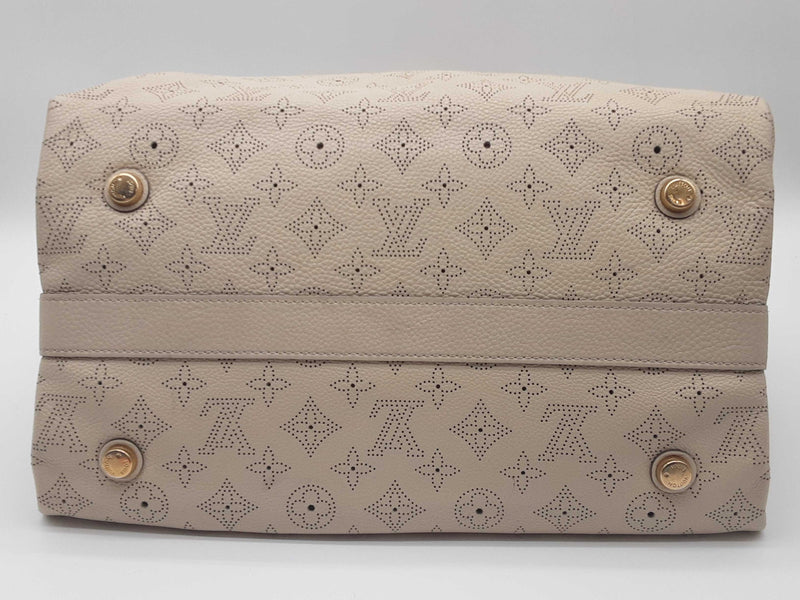 Louis Vuitton Mahina Cirrus Beige Monogram Perforated Leather Tote Do0524rxzde