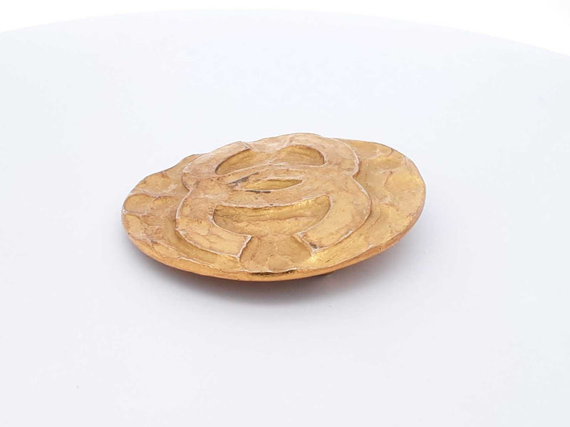 Chanel Cc Logo Gold-tone Hammered Finish Brooch Fw1025lrzdu