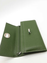 Tiffany & Co. Green Leather Turnlock Wallet With Chain Eb0626lrxde