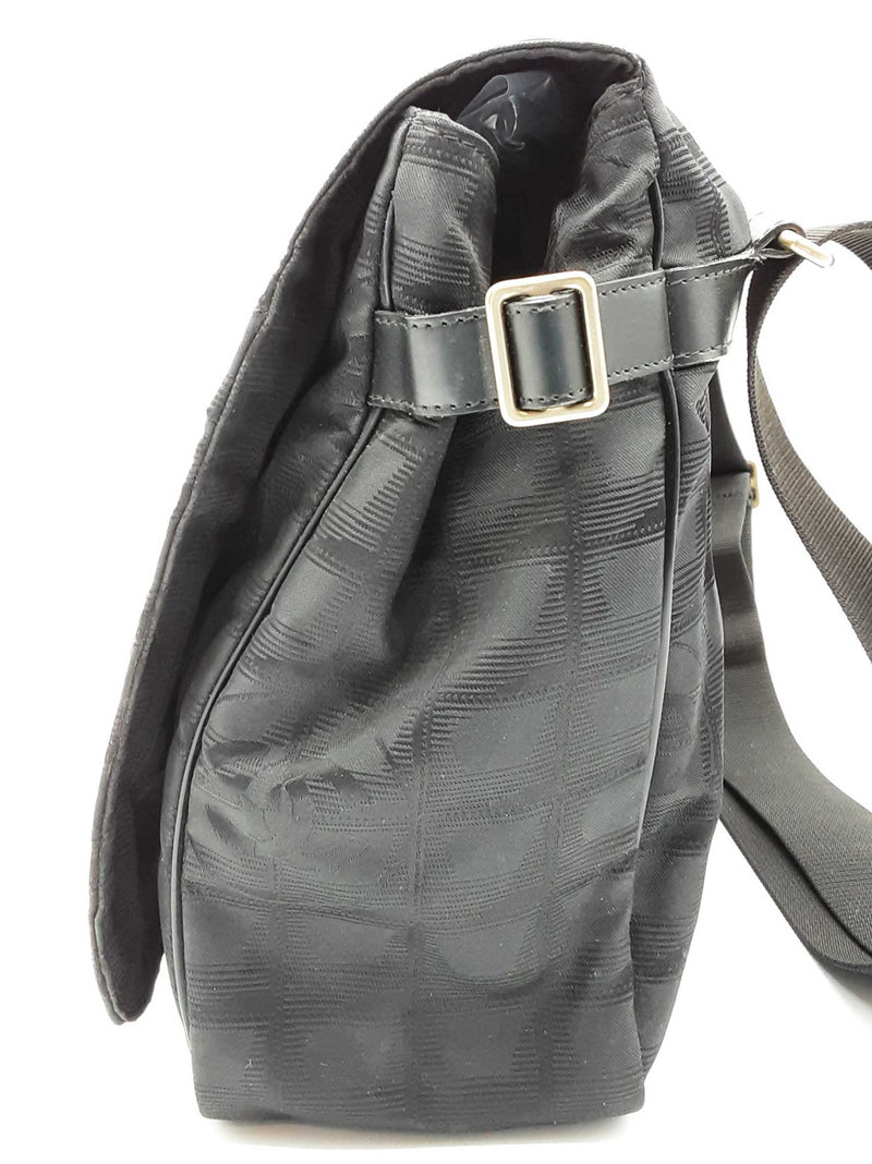 Chanel Travel Line Black Cc Logo Nylon Messenger Bag Do825oxzde