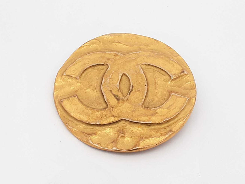 Chanel Cc Logo Gold-tone Hammered Finish Brooch Fw1025lrzdu