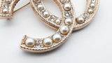 Chanel Cc Gold-tone Brooch In Faux Pearls & Strass Fw1025lrxdu