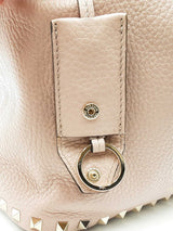 Valentino Garavani Rockstud Bucket Bag In Rose Quartz Grainy Leather Fw0926orxdu