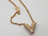 Louis Vuitton Essential V Faux Pearl Goldtone 6.7g Necklace 17.5 In Do0525lcrde