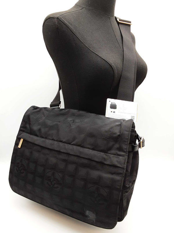 Chanel Travel Line Black Cc Logo Nylon Messenger Bag Do825oxzde