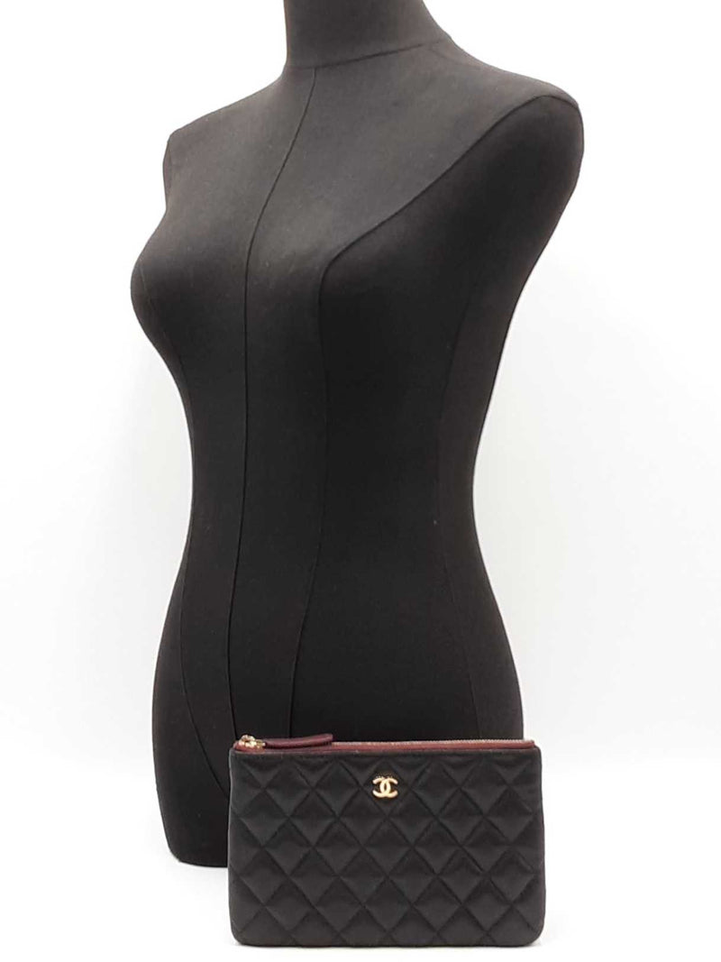 Chanel Classic Small O Case In Black Diamond Quilted Caviar Leather Fw0825rzxdu