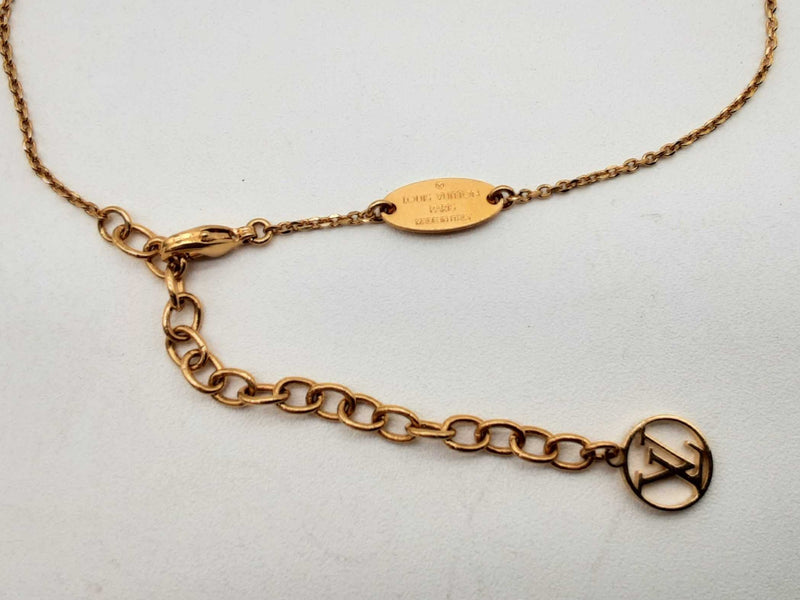 Louis Vuitton Lv And Me Letter Gold Plated Pendant Chain 24 In Do0424lrxde