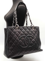Chanel Grand Shopping Tote In Black Diamond-quilted Caviar Leather Fw1225lrzxdu