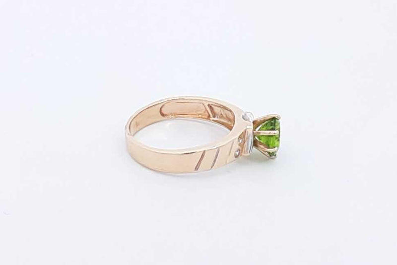 Green Gemstone & Cubic Zirconia Ring 14k Yellow Gold 2.6 Grams Size 4 Eb1124crsa