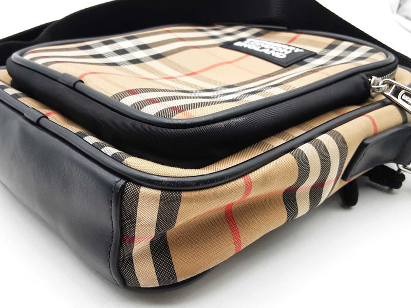 Burberry "Vintage Check" Messenger Bag In Archive Beige Fw0824crsa