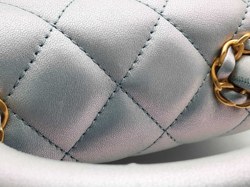Chanel 24c Coco Light Blue Iridescent Quilted Leather Crossbody Bag Do0925pxzxde
