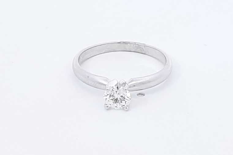 0.44ctw Diamond Ring In 14k White Gold 2.3 Grams Size 6.5 Eb1125prxdu