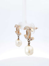Chanel 2012 Crystal Strass & Faux Pearl Gold-tone Drop Stud Earrings Fw0826orxd7