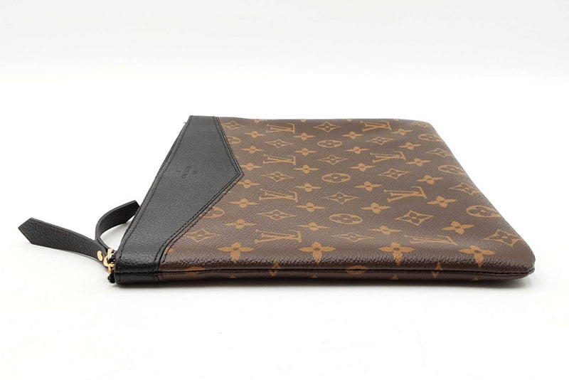 Louis Vuitton Daily Pouch In Monogram Coated Canvas & Black Leather Fw0525oxzdu